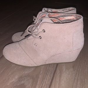 W size 6.5 Toms heeled booties